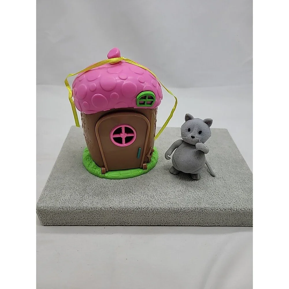 Li'l Woodzeez Mini Acorn House Surprise – 1 Mini House Playset and Cat Flocked